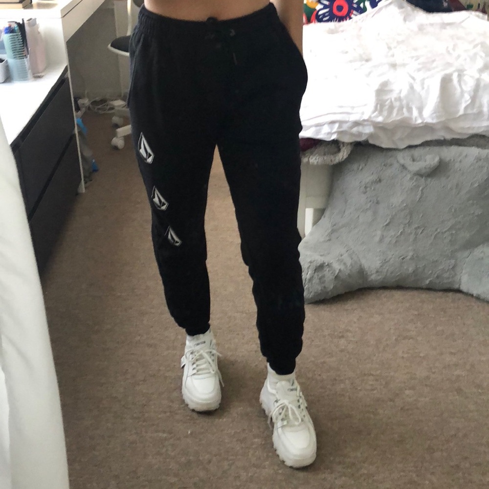 black sweatpants